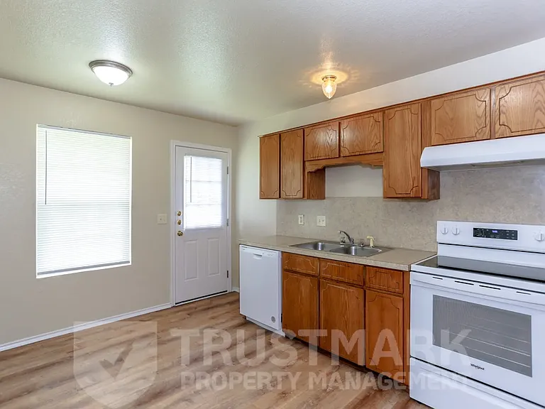 4005 Madison Dr #B — Photo 7