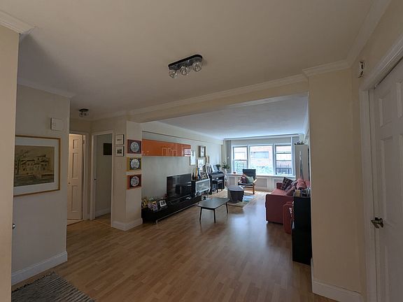 3rd image of 515 E 85th St APT 6E