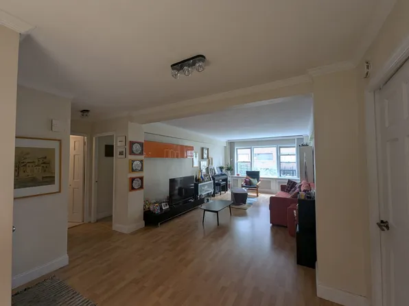 515 East 85th Street 6E image 2 of 12
