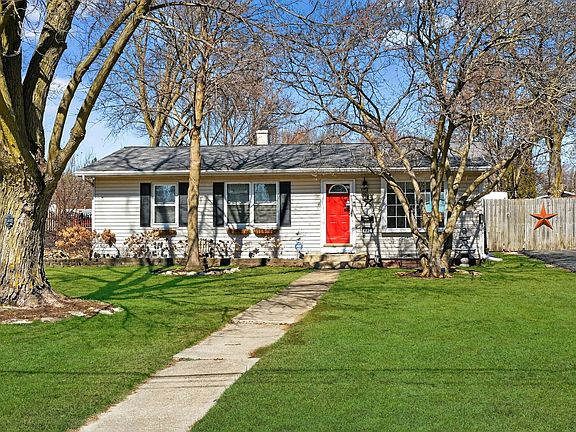 2nd image of 407 Butterfield Rd