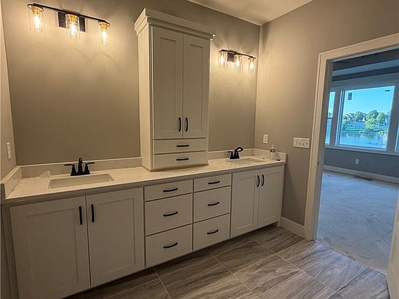 3rd image of 2351 Foxtail Dr