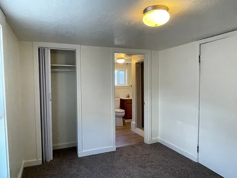 709.5 W Jackson St — Photo 10