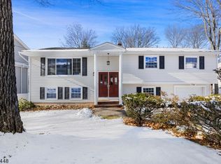 44 Edgemere Rd, Livingston, NJ 07039