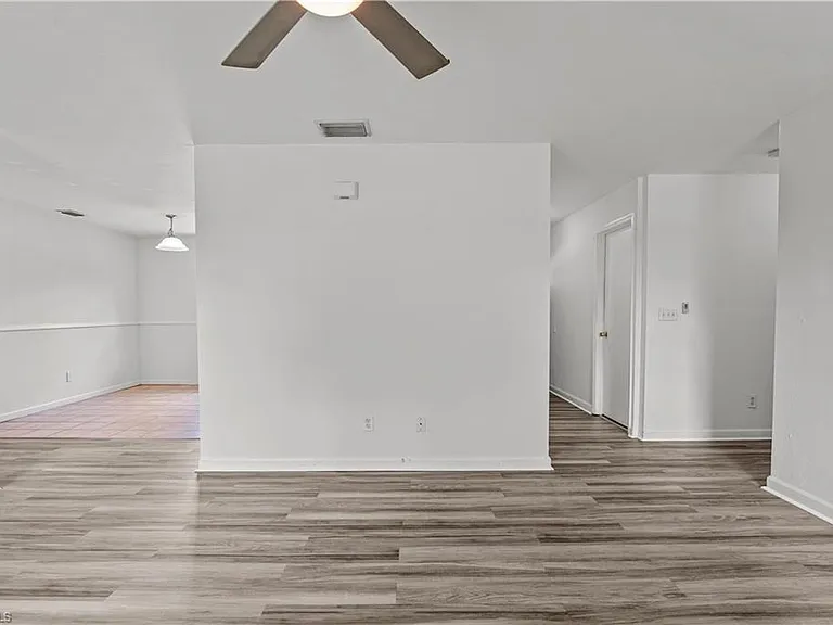 612 Santa Barbara Blvd — Photo 14