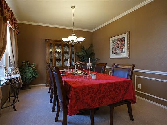 4th image of 1405 Park Pl