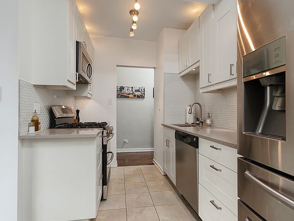 3rd image of 211 E 35th St APT 3F