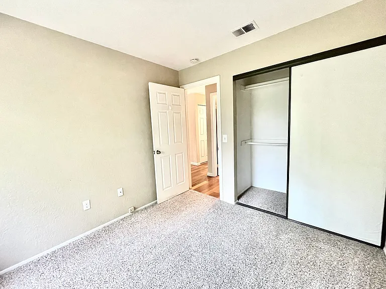 11329 Avenida De Los Lobos #G — Photo 27