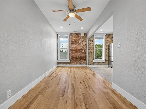 4th image of 1045 W 14th Ave APT 205