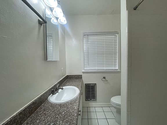5th image of 618 E 97th St