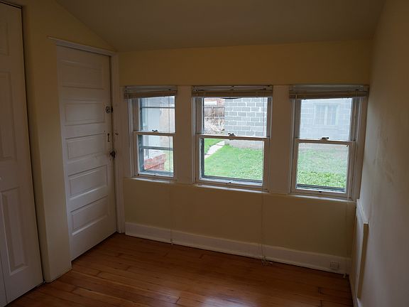 2nd image of 2040 N Vine St