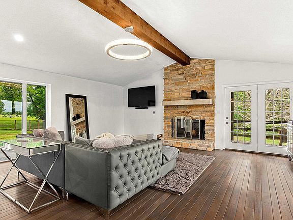 3rd image of 3207 E Hidden Valley Ln
