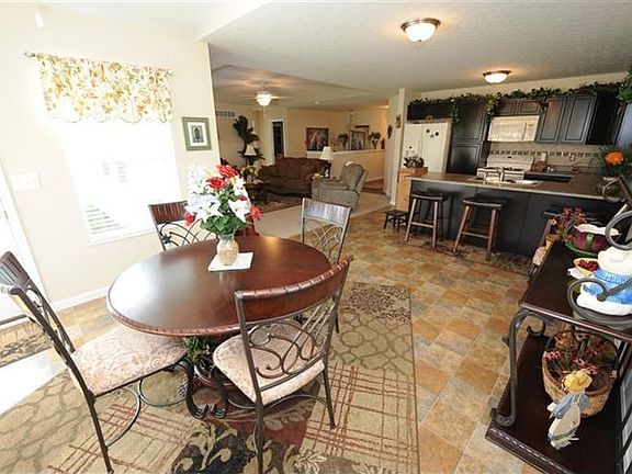4th image of 401 Sudbury Dr
