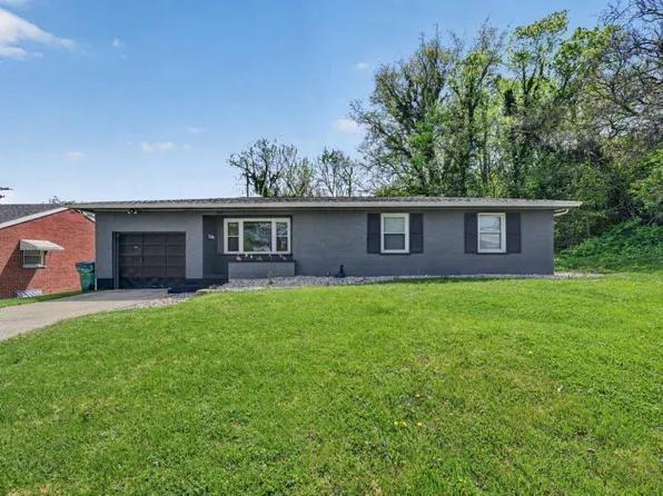 105 Robinson Dr, Greendale, IN 47025