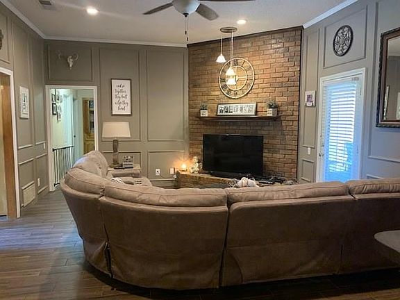 2nd image of 4612 Meadowview Dr