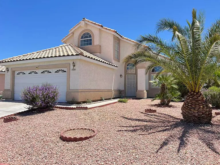 7525 Meadowoak Ln — Photo 2