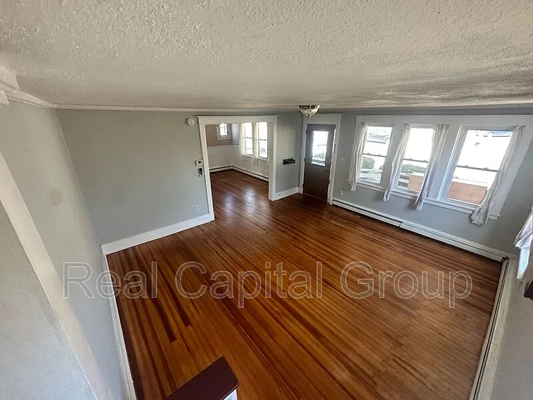 376 Kenwood Ave — Photo 9