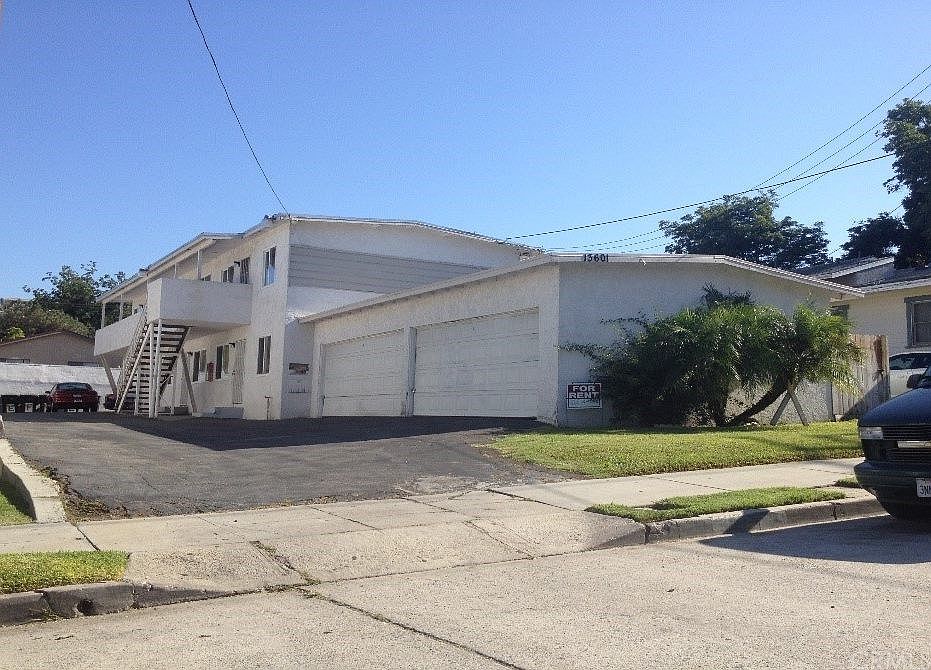 2nd image of 13601 Franklin St