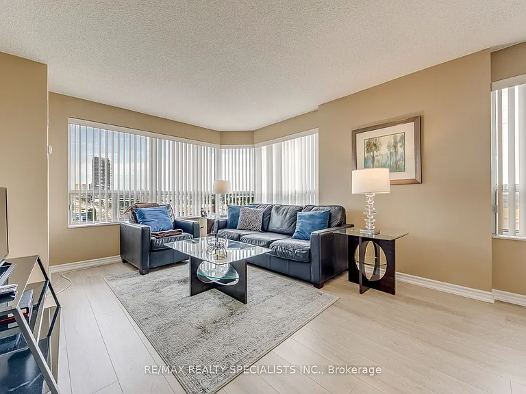25 Kingsbridge Garden Cir W #924 — Photo 29