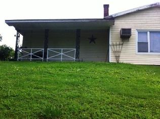 1205 Sleepy Acres Ln, Huntington, WV 25704