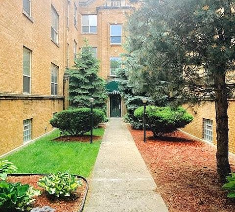 3rd image of 4744 S Drexel Blvd APT 2W