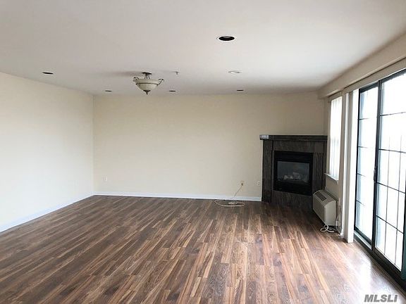 2nd image of 26 W Broadway Blvd #301