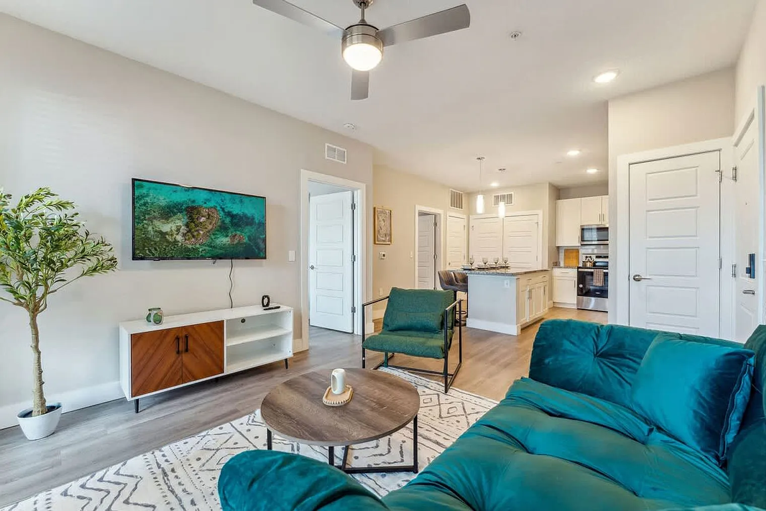 1 bed, 1.0 bath, $3,869 — Photo 3