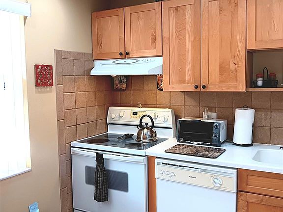 5th image of 1030 W Country Club Drive #102