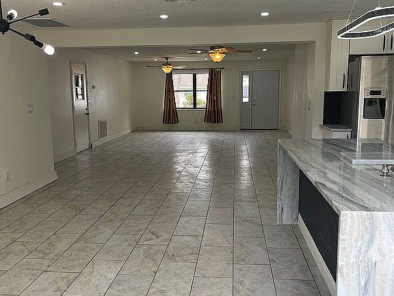3rd image of 31218 Stoney Brook Dr
