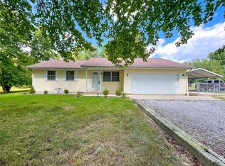 63 Stonebrook Dr, Highland, IL