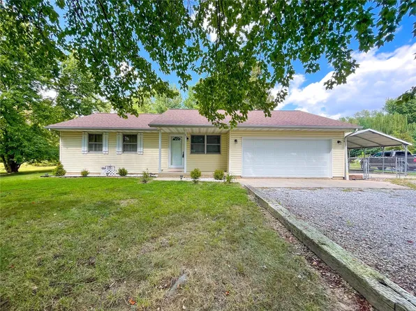 63 Stonebrook Dr, Highland, IL 62249