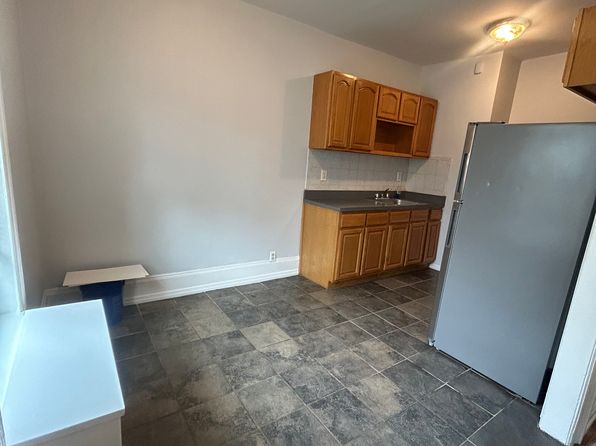 453 McLean Ave APT 4