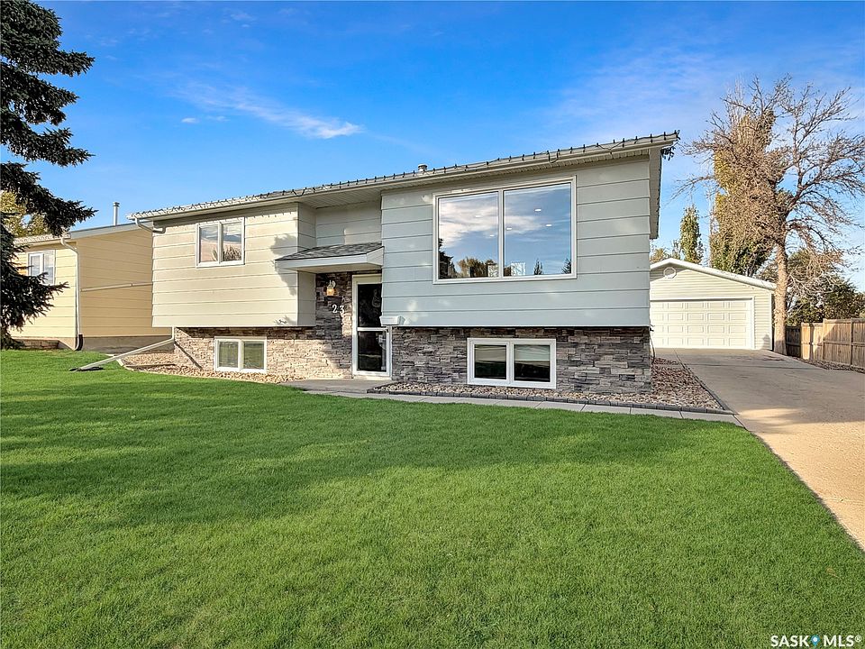 1st image of 23 Weaver Crescent