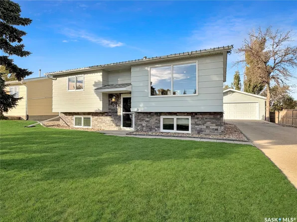 23 Weaver Crescent, Swift Current, SK S9H 4B8