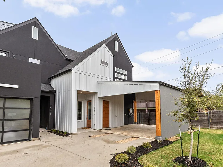 1402 Summit St #A — Photo 2