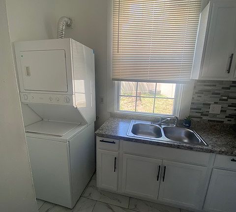 3rd image of 1330 Verbeke St APT 3