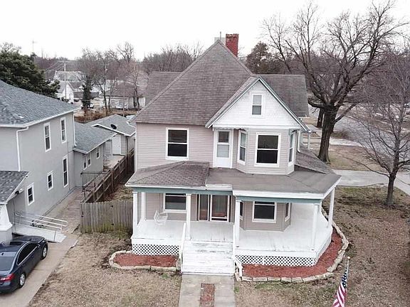 2nd image of 222 W Lincoln Ave