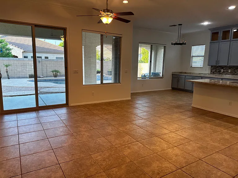 2712 E Redwood Pl — Photo 6