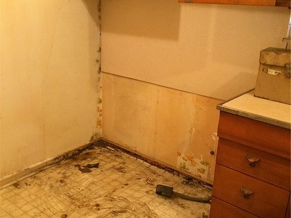 5th image of 214 Summit Ave E APT 208