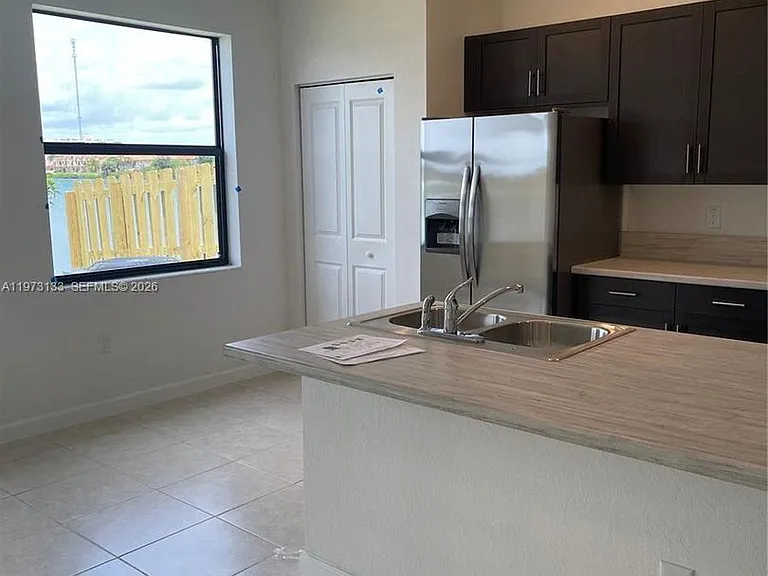 20564 NE 5th Pl — Photo 31