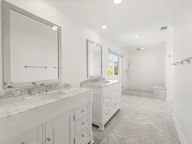 5442 Alfonso Dr — Photo 16
