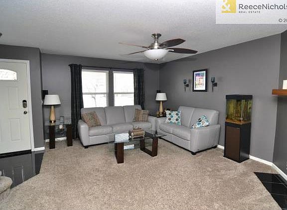 Tile entry and fireplace, new hardware and lighting, super cozy