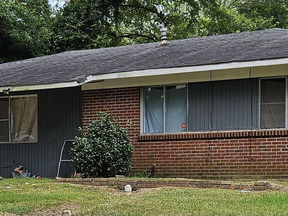 1st image of 415 Queen Theresa Ln