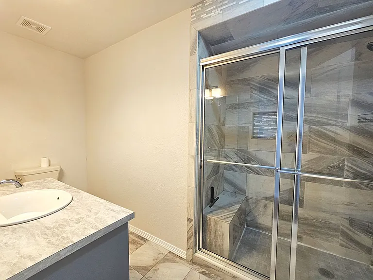 317 E Ebony St — Photo 11