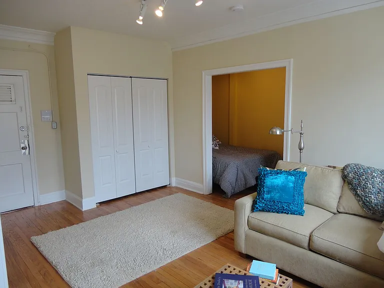 1204 W Granville Ave — Photo 29