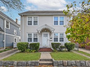 181 Park Ave, Williston Park, NY 11596