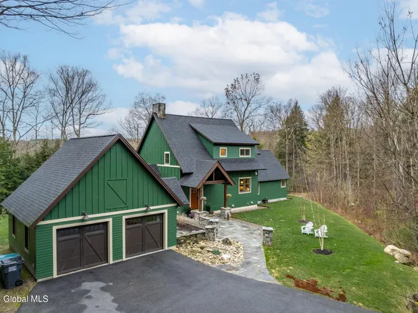 9 Moss Creek Road, Middle Grove, NY 12850