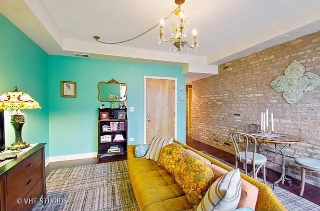 1125 W Farwell Ave — Photo 4