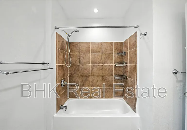 4036 Dexter Ave — Photo 10