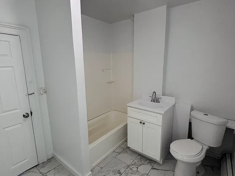 393 Straight St #2 — Photo 7