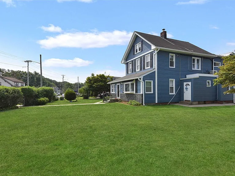 1250 Woodfield Rd #3 — Photo 4